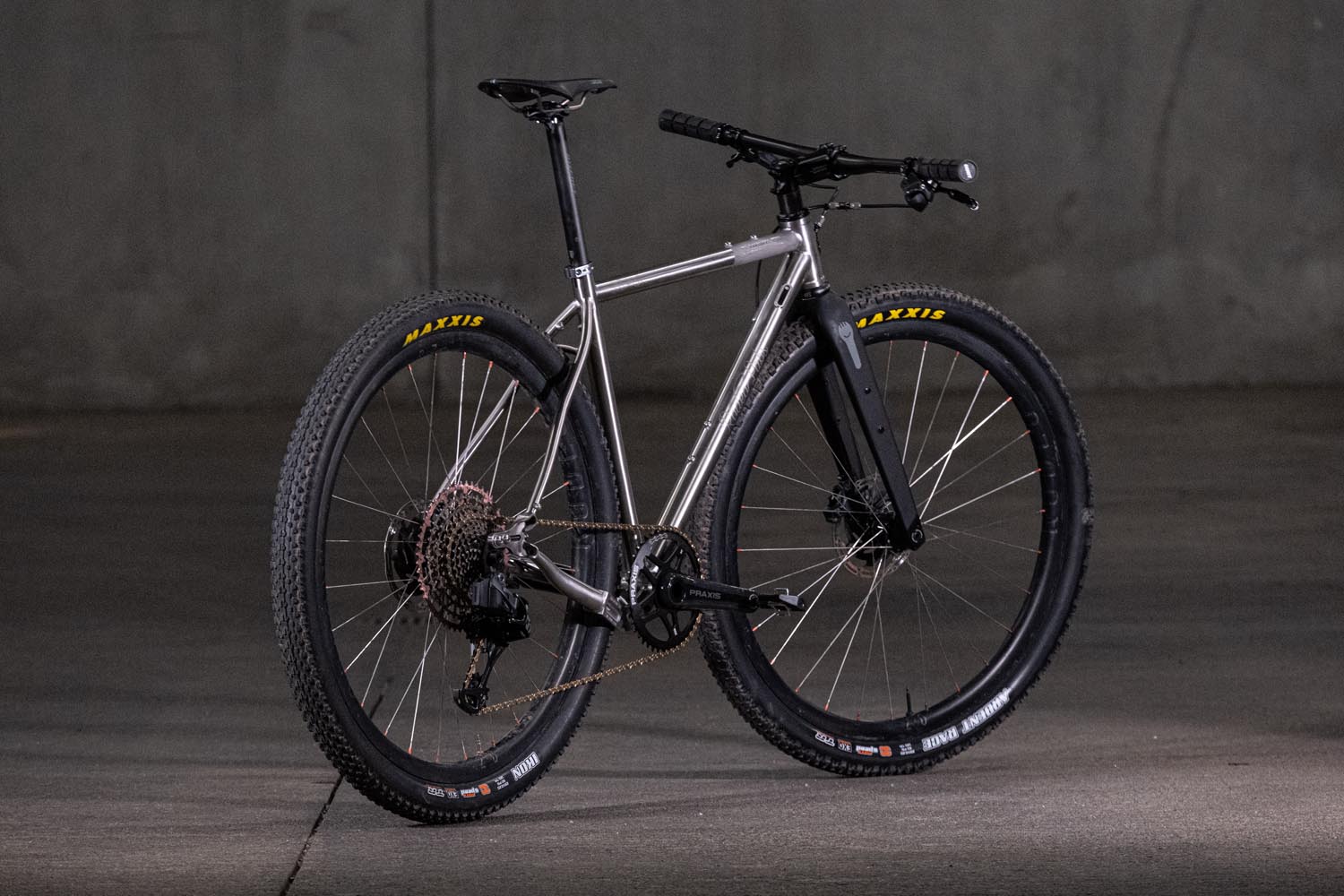 Flaanimal 5 Titanium switch-up gravel bike
